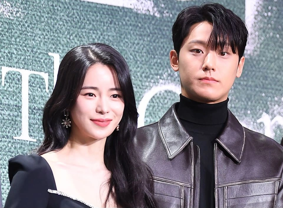 Lim Ji Yeon dan Lee Do Hyun saat koferensi pers The Glory.