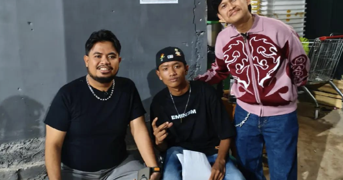 Biodata dan Agama Ageng Carlitos, Bakul Es Cekek Jago Bahasa Inggris ala Brooklyn