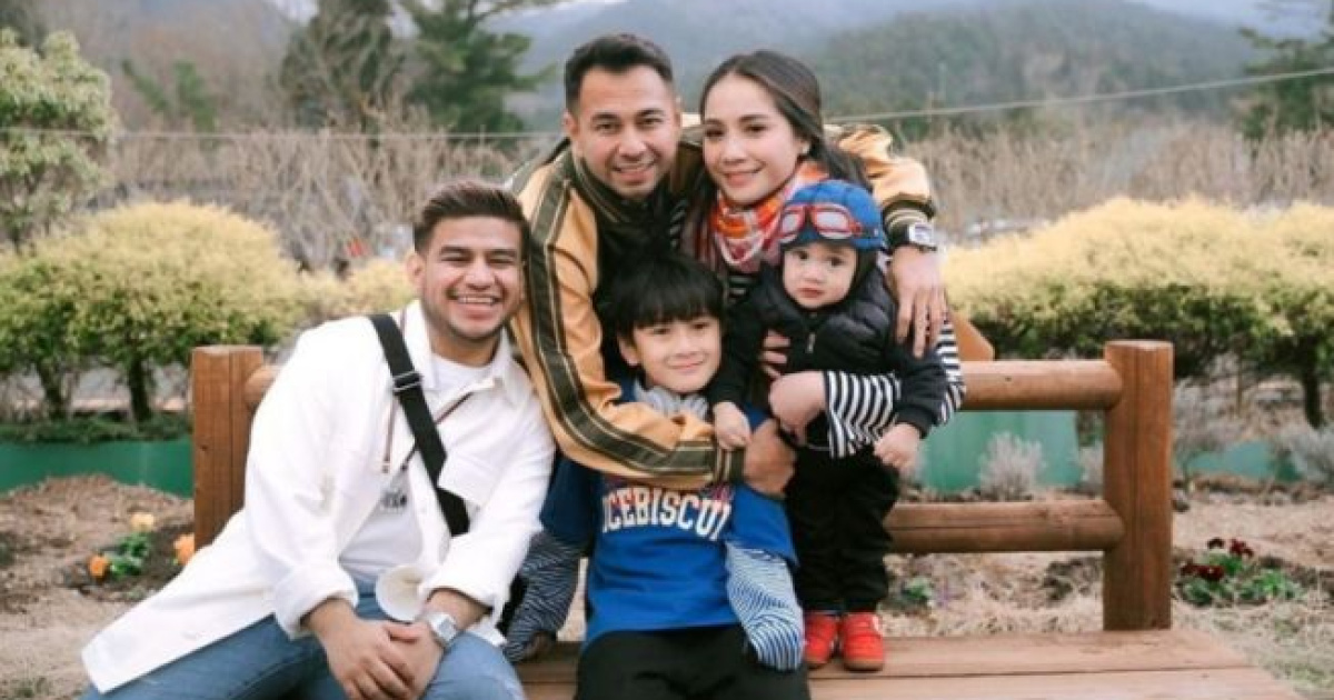 Momen Fadil Jaidi Ajar Rayyanza dan Rafathar Bahasa Bekasi, Bikin Ngakak!