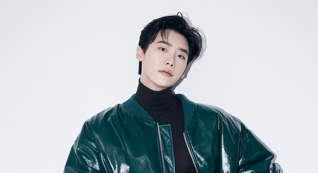 Lee Jong Suk Dipastikan Tolak Tawaran Drama dari Sutradara Descendants of The Sun