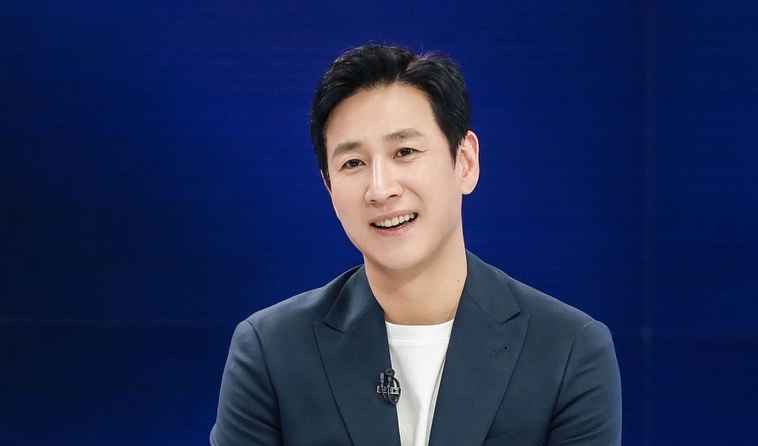 Alasan Agensi Larang Fans ke Rumah Duka dan Pemakaman Lee Sun Kyun