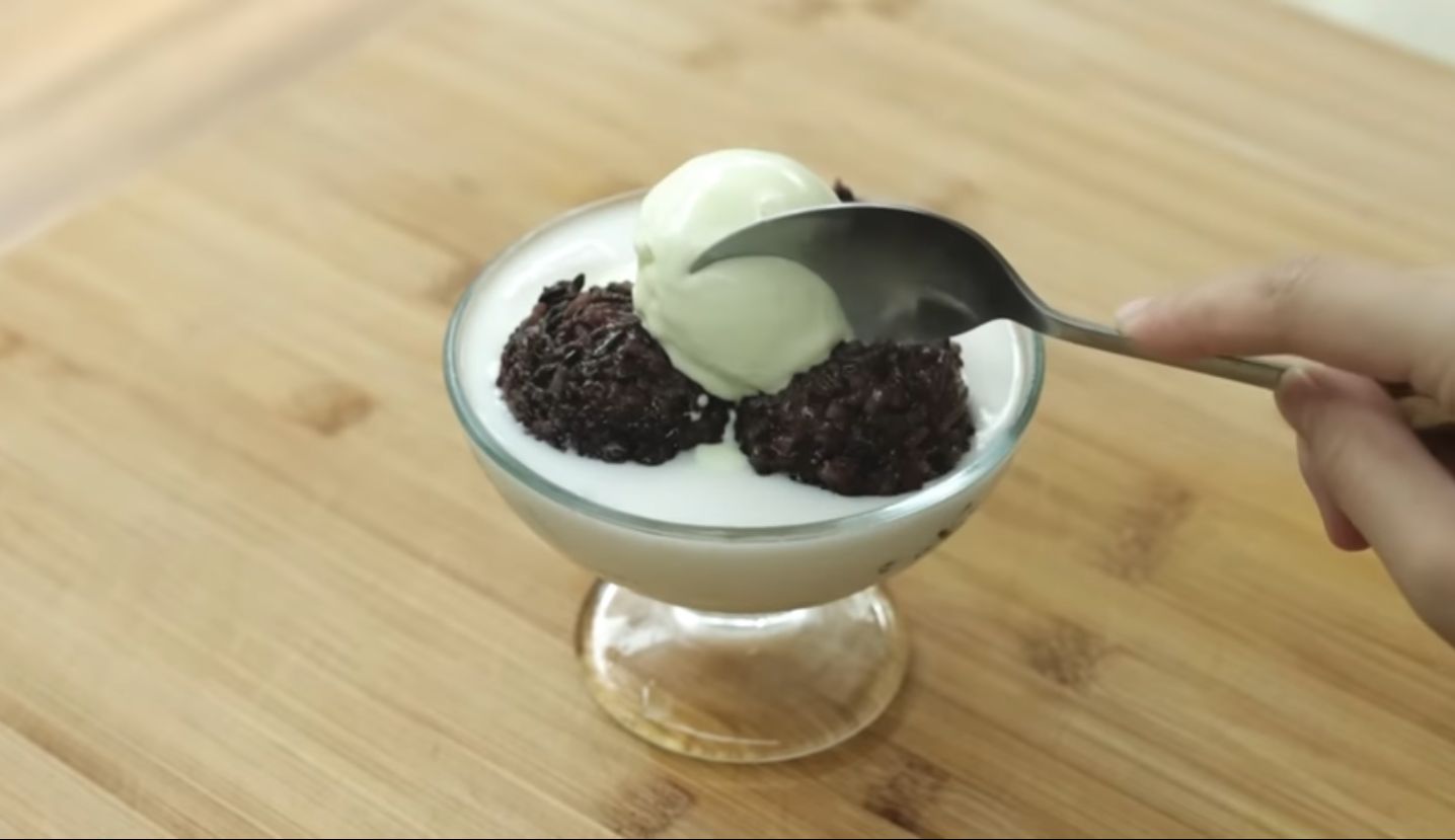 Takjil Maknyus! Intip Resep Es Ketan Hitam ala Chef Devina Hermawan