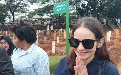 Enzy Storia 'Iri' Lihat Amalan Vidi Aldiano, Ungkap Genggaman Tangan H-1 Sebelum Meninggal