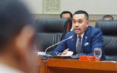 Ahmad Sahroni Bangga Nilai Ijazah 6 dan Pernah Tak Naik Kelas