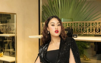 Sosok Aisha Retno, Penyanyi yang Viral Klaim Batik dari Malaysia