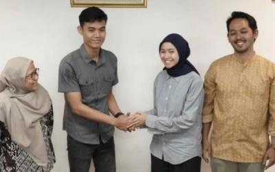 Anita Dewi Semringah Jabat Tangan Argi Budiansyah, Tanda Kasus Tumbler Hilang di KAI Damai