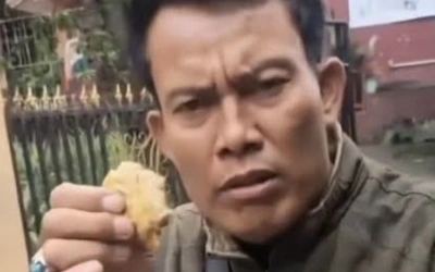 Aksi Heboh Asep Ketua RT Desa Gunung Menyan Ludahi MBG yang Dinilai Tak Bergizi