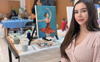 Jarang Muncul di Layar Kaca, Ini Deretan Bisnis Aura Kasih yang Jadi Sumber Kekayaannya