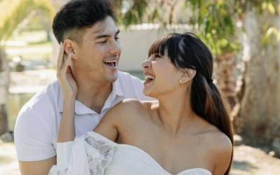 Umumkan Melahirkan, Aurelie Moeremans Bagikan Foto Manis Bersama Suami dan Anak