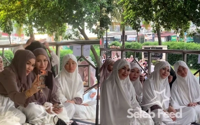 Viral! Area Salat Id Bertuliskan ‘Keluarga Ayu Ting Ting’ Tuai Pro Kontra Warganet