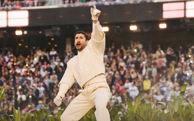 Kostum Rumput Bad Bunny di Super Bowl Dijual Rp78 Juta, Minat Beli?