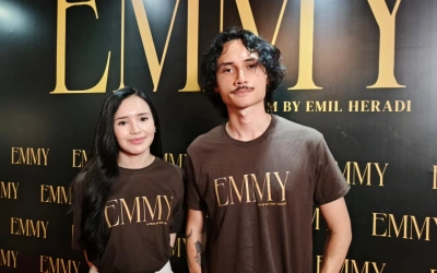 Demi Emmy, Beby Tsabina dan Samo Rafael Belajar Bahasa Belanda dan Dialek Makassar