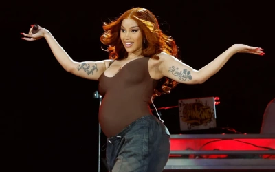 Cardi B Bikin Geger! Tali Pusar Bayinya Disulap Jadi Liontin Emas Bernilai Fantastis