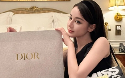 Dilraba Dilmurat Terjebak di Dubai Imbas Perang, Gagal Hadiri Paris Fashion Week 2026