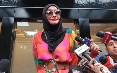 Datang ke Polda, Doktif Pakai Outfit Kartika Putri dan Akui Pernah Menghujat