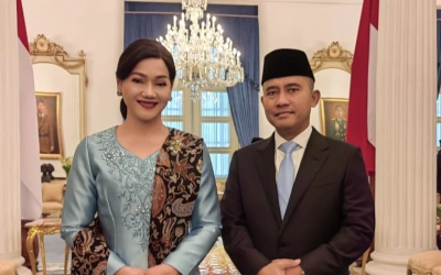Siapa Suami Ketua OJK Friderica Widyasari Dewi? Ternyata Bukan Orang Sembarangan!