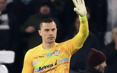 Kena Lemparan Flare Saat Lawan Inter Milan, Telinga Kiper Cremonese Emil Audero Tak Bisa Dengar