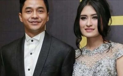 Angbeen Rishi Gugat Cerai Adly Fairuz Karena Desakan Ibunda, Benarkah?