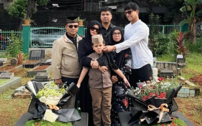 Fuji Dampingi Gala Sky Ziarah ke Makam Orang Tua, Netizen Ikut Terharu