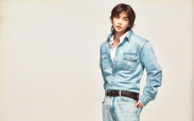 Hyunjin Stray Kids Bikin GUESS Jadi Top Search, Produk Langsung Sold Out dalam Hitungan Jam!