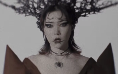 Pakai Simbol Mata Satu, Album Abadhi Isyana Sarasvati Bikin Bergidik!