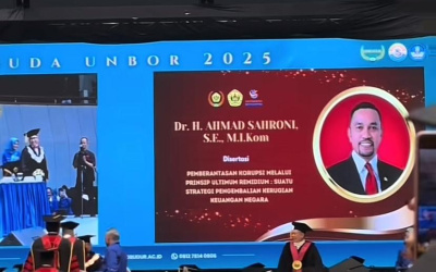 Wisuda S3! Ahmad Sahroni Bahas Korupsi di Disertasi, Netizen: Pasti Datanya Valid