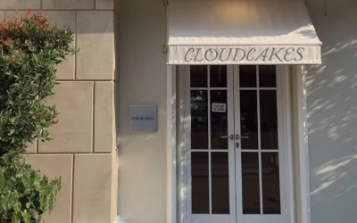 Cloudcakes Blok M, Kafe dengan Antrean Panjang Mengular, Helm pun Ikut Antre