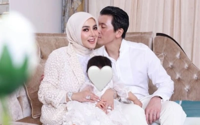 Syahrini Rayakan Anniversary Pernikahan ke-7 Tahun dengan Reino Barack, Tulis Pesan Ini!