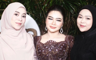 Sudah Seperti Adik Sendiri, Lesti Kejora Gandeng Lady Rara di Acara Lamaran dengan Aladull