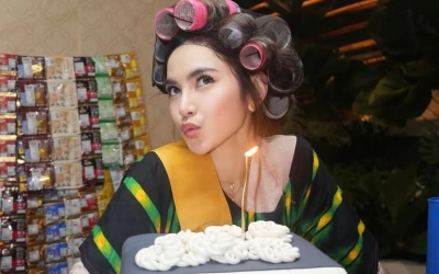 Ulang Tahun ke-26, Mahalini Raharja Rayakan dengan Konsep Warung, Kejutan dari Rizky Febian Bikin Gemas