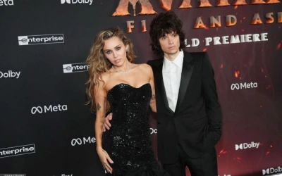 Miley Cyrus Dikabarkan Tunangan Setelah 4 Tahun Pacaran, Cincinnya Bikin Melongo!