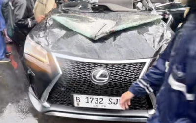 Siapa Pemilik Mobil Lexus di Pondok Indah yang Tertimpa Pohon Tumbang?