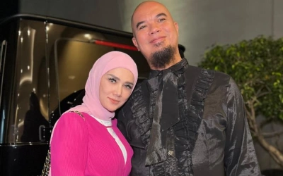 Jalan Berdampingan, Momen saat Ahmad Dhani Tak Payungi Mulan Jameela saat Kehujanan Jadi Sorotan