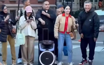 Nagita Slavina Dangdutan di Chicago Marathon, Sampai Bawa Sound Sistem!