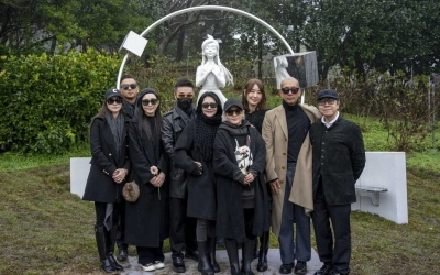 Setahun Kepergian Barbie Hsu: Patung Memorial Diresmikan, Jerry Yan dan Vic Chou Hadir