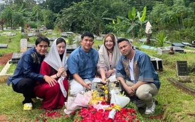 Momen Haru Raffi Ahmad Ziarah ke Makam Mpok Alpa Jelang Bulan Suci Ramadan