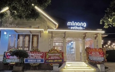 Sensasi Seru Menikmati Makanan Padang di Dalam Bunker di Resto Minang Eethuis Jaktim