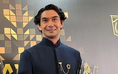 Menangi Piala Citra Sebagai Penulis Skenario, Reza Rahadian Akui Beda dengan Jadi Aktor