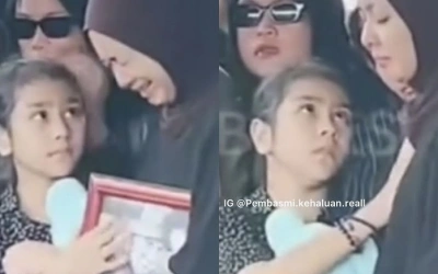 Momen Mahal, Putri Kecil Gary Iskak Kuatkan Ibunda, Richa Novisha saat Pemakaman Gary