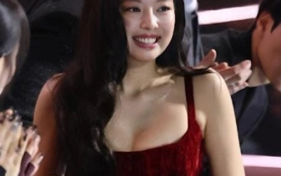 Jennie BLACKPINK Kenakan Gaun Merah di GDA 2026, Pernah Dipakai Ningning aespa
