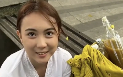 Video Viral Santi Penjual Jamu Cantik dari Bandung yang Dikira Gimmick Iklan