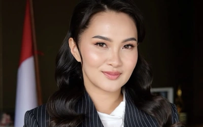 Momen Presiden Prabowo Gagal Fokus pada Penampilan Gubernur Malut Sherly Tjoanda