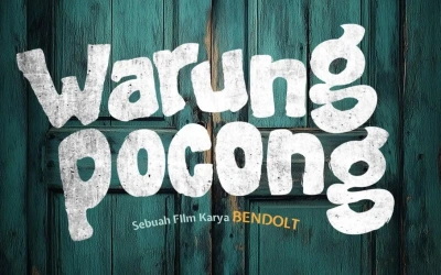 Sinopsis Warung Pocong: Demi Gaji Rp50 Juta, Tiga Pemuda Terjebak Teror Pocong di Desa Lali Jiwo