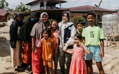 Tiara Andini Kunjungi Korban Banjir di Aceh, sang Penyanyi Bawa Iqro hingga Makanan Kucing