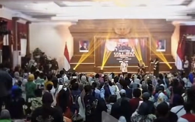 Momen Valen DA7 Duet Syahdu dengan Gubernur Jatim Khofifah Indar Parawansa di Gedung Grahadi