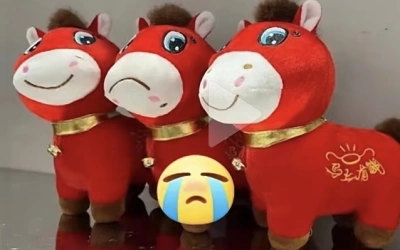 Kronologi Perusahaan di China Salah Jahit Boneka Kuda yang Justru Datangkan Keberuntungan