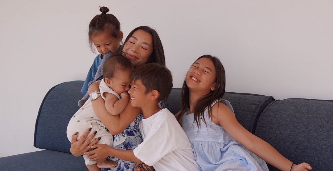 Serunya Jennifer Bachdim Dapat Spa Spesial dari Anak-anaknya