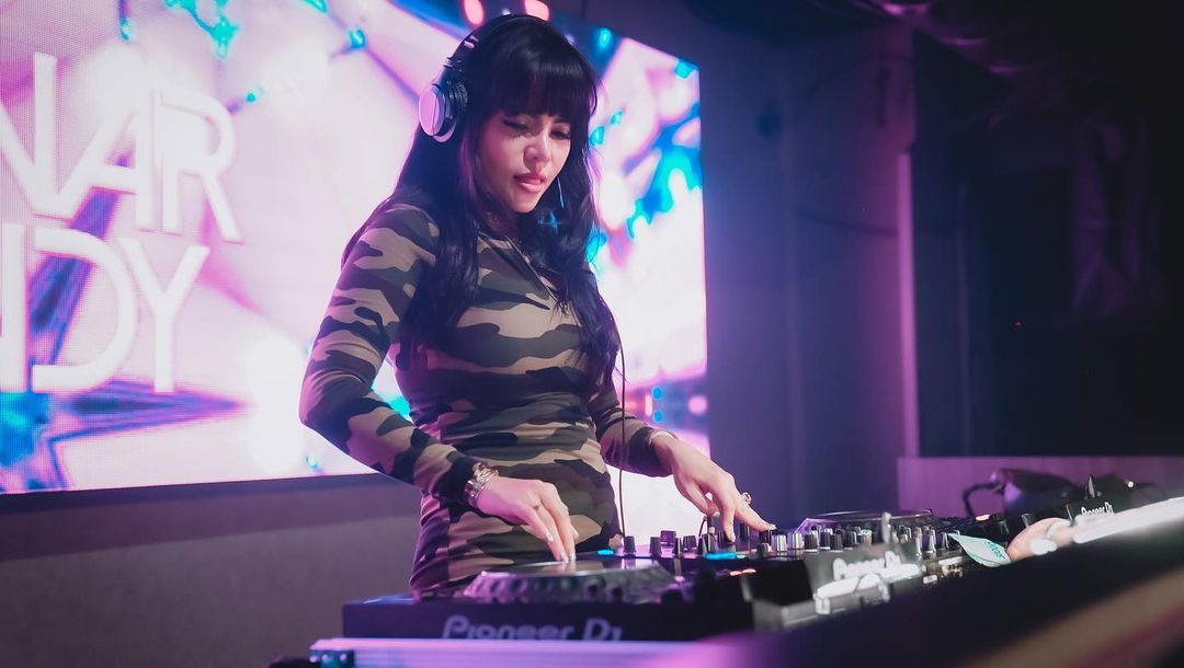 Dinar Candy Liburan di Bali bareng Anak-anak Ko Apex