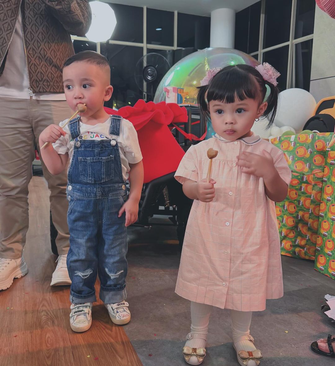 Koleksi Sepatu Mahal Anak Artis dari Rayyanza hingga Levian Putra Lesti Kejora