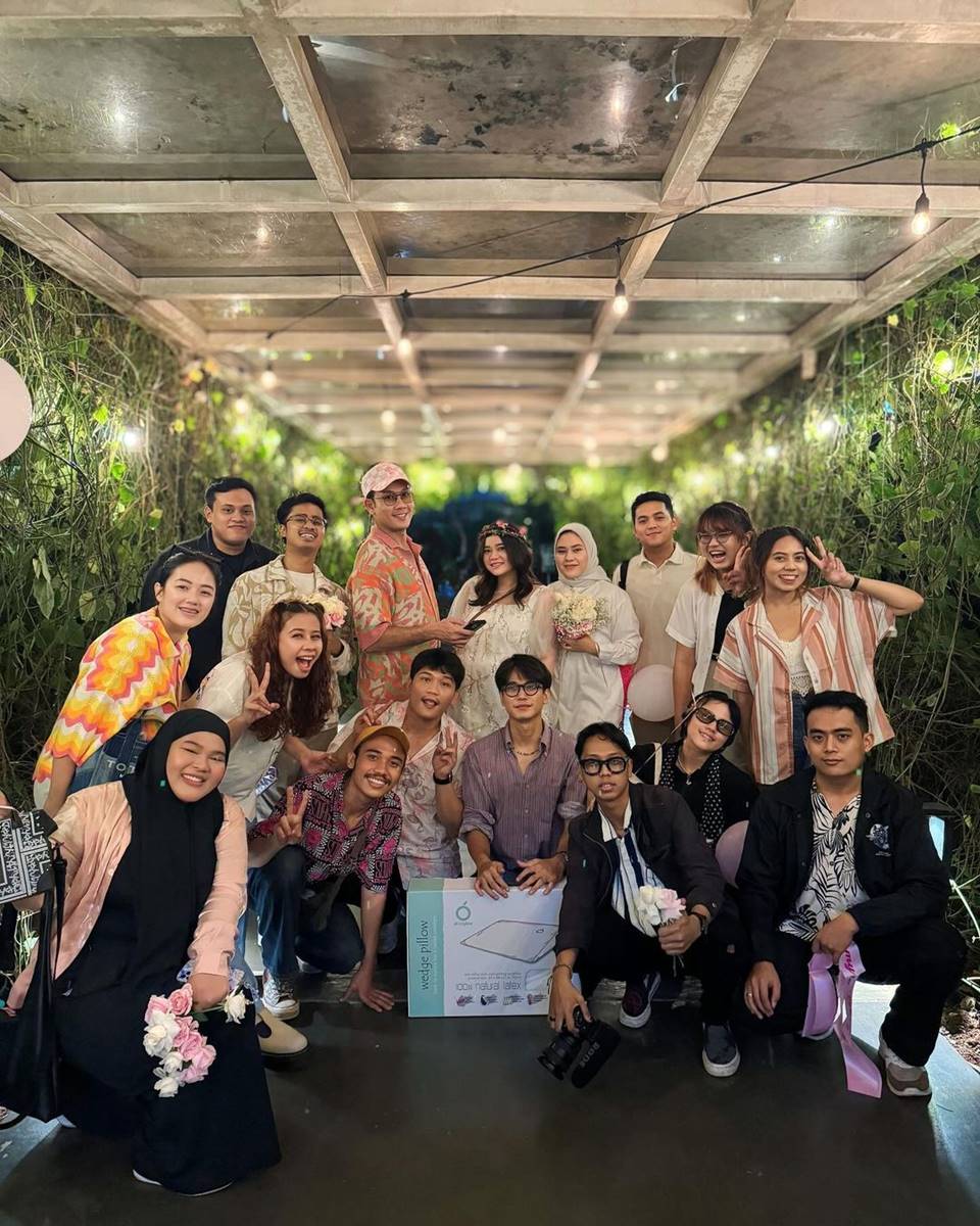 6 Potret Hanggini Rayakan Setahun Nikah, Harusnya ke Korea Tapi Jadinya Keliling Bogor